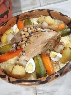 Une photo de Couscous poulet légumes oeufs durs 🍴