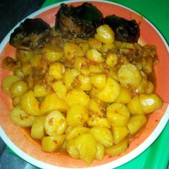 A picture of Potatoes and cat fish potage.