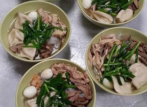 Hình của món Mì vằn thắn xa xứ.