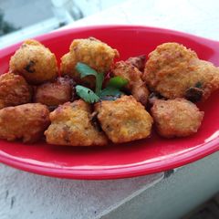 A picture of Moong daal ke pakode.