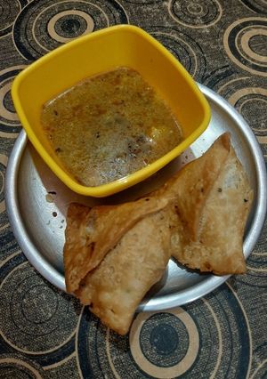 छोले समोसा (Chole samosa recipe in hindi) रेसिपी मुख्य फोटो