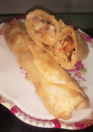A picture of Chicken tikka roll.