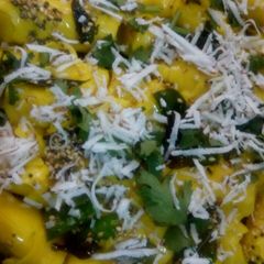A picture of Khandvi.