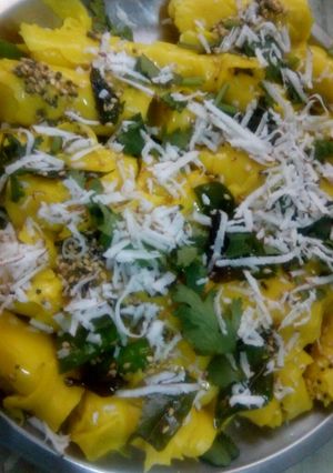A picture of Khandvi.
