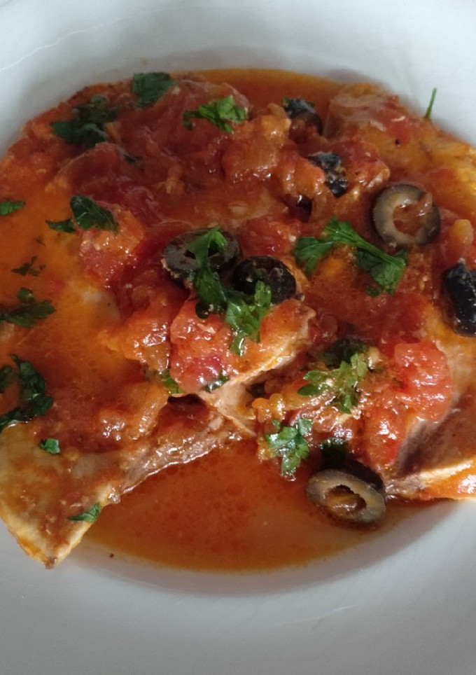 Una foto de Filetes de pez espada en salsa