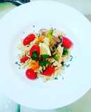 Fusilli con pimiento tomate tomillo y limón