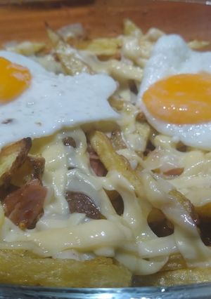 Una foto de Picanha en cerveza, torre de papas, jamón y gratinadas a caballo