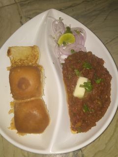 पाव भाजी (Pav bhaji recipe in Hindi) रेसिपी मुख्य फोटो
