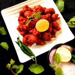 A picture of Roadside cauliflower pakoda.