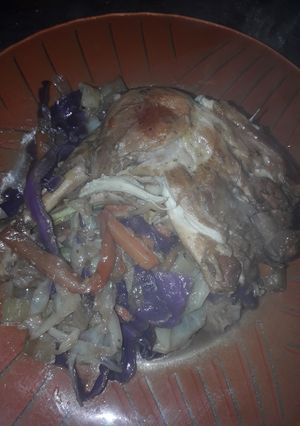 Una foto de Estofado de pollo y verduras con un toque oriental