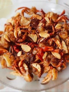 Hình của món CUA đồng rang tỏi.
