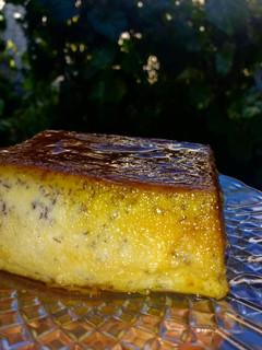 Una foto de Flan casero con banana