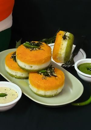 तिरंगा कटोरी ढोकला(tiranga katori dhokla recipe in hindi) रेसिपी मुख्य फोटो