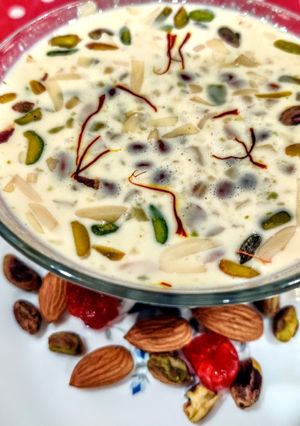 बासुंदी (Basundi recipe in Hindi) रेसिपी मुख्य फोटो