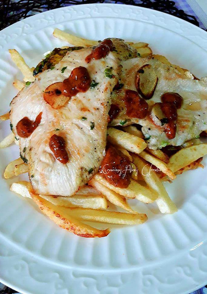 Una foto de Filetillos de pechuga de pollo perfumados con cúrcuma