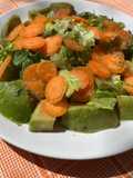 Ensalada de aguacate con lechuga, rúcula silvestre y zanahoria del huerto, 5’