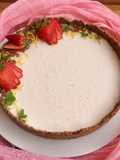 Crostata senza cottura con panna cotta e fragole