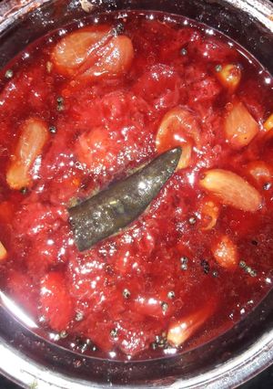 A picture of Strawberry and dry fruit chutney.