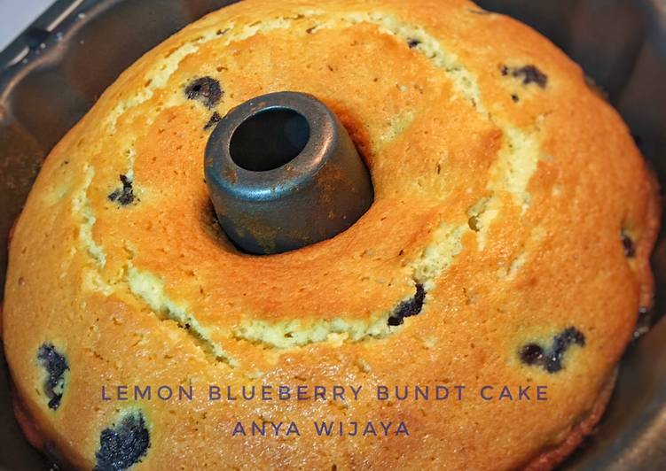 Langkah membuat Lemon Blueberry Bundt Cake enak