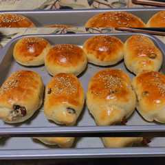A picture of Roti raisin lembut, simple tanpa ulen 🥖.