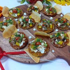 A picture of Palak and beet idli pizza.