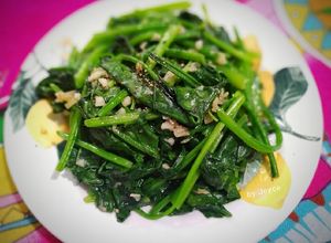 Hình của món Cải bó xôi xào tỏi.