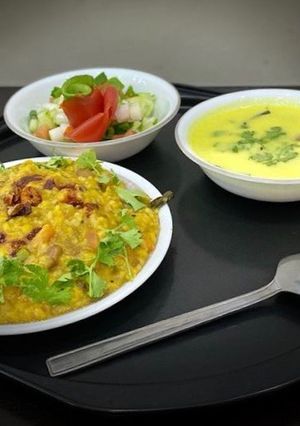 સ્વામિનારાયણ ખીચડી (swaminarayan khichdi recipe in Gujarati) રેસીપી મુખ્ય ફોટો