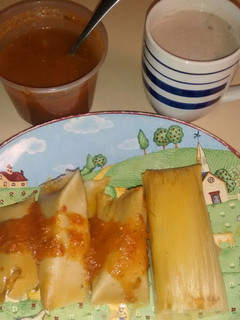 Una foto de Tamales con guiso de chirmole