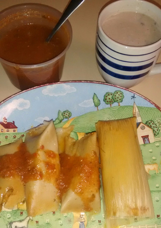 Una foto de Tamales con guiso de chirmole