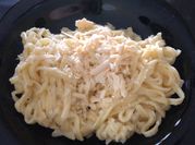 Una foto de pasta con anchoas