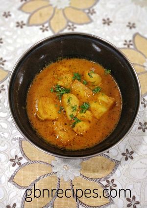 A picture of Dum Aloo.