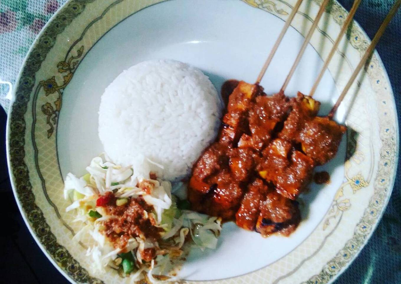Menu diet nasi sate tahu with salad