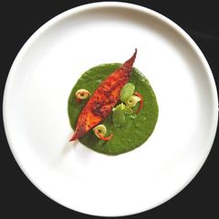 A picture of Avoli (white pomfret) fry with cilantro and mint sauce and with.