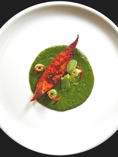 A picture of Avoli (white pomfret) fry with cilantro and mint sauce and with.