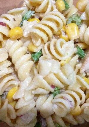 Una foto de Ensalada fría de pollo con fideo