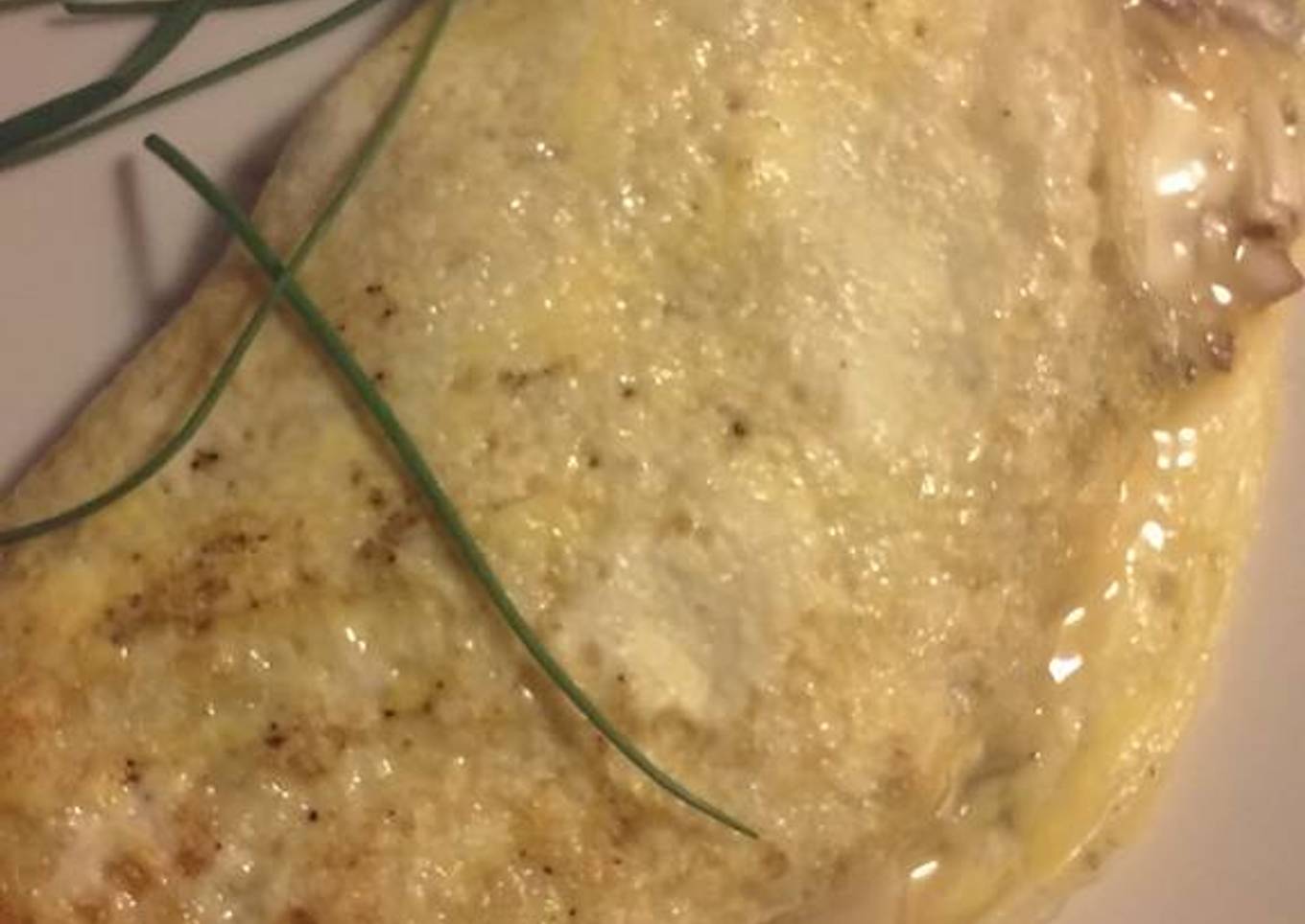 Omelette diet de champiñon, cebolla y queso