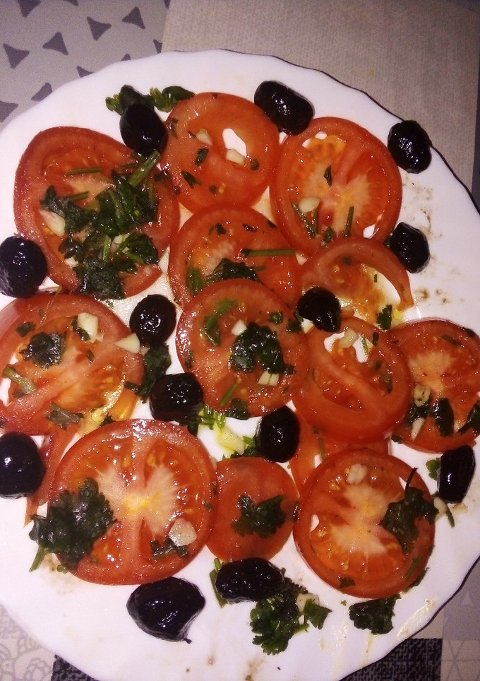 Una foto de Ensalada sencilla, sana y buena🍅