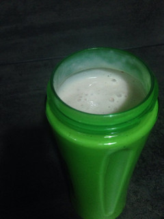 Una foto de Batido de mango, plátano y frambuesas