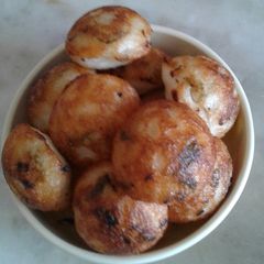 A picture of Namkeen appe with idli batter.