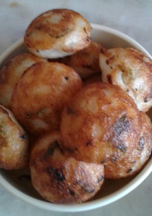 A picture of Namkeen appe with idli batter.