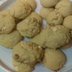A picture of Vanilla chip cookies 😋.