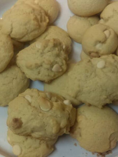 A picture of Vanilla chip cookies 😋.