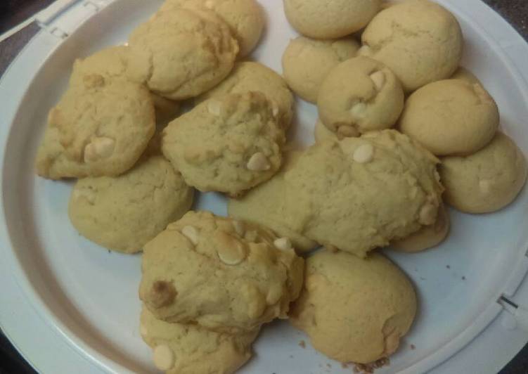 Vanilla chip cookies 😋