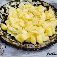 A picture of Potato_with_eggs.