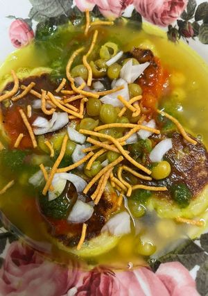 રગડા પેટીસ (Ragda Pattice Recipe In Gujarati) રેસીપી મુખ્ય ફોટો