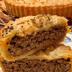 A picture of Minced Beef Rendang Pie.