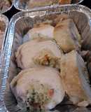 Arrollado de pollo con cus cus y dátiles