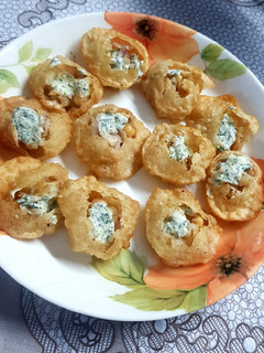 A picture of Gol gappa chat.