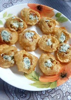 A picture of Gol gappa chat.