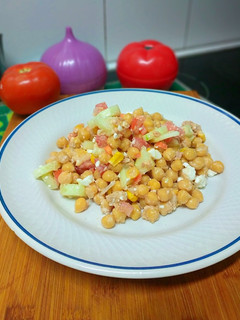 Una foto de Ensalada de garbanzos!